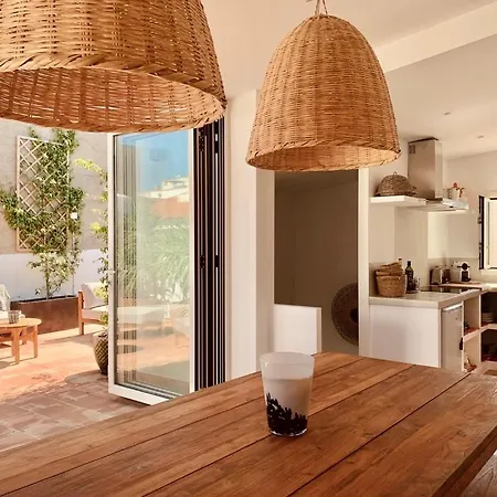 El Nido: Maison Renovee Escala Centre